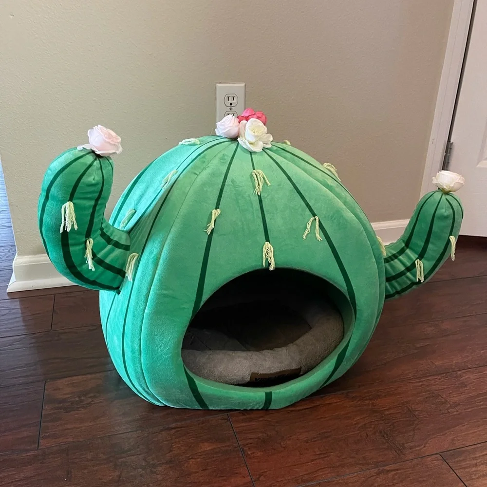 Super cute cat house!